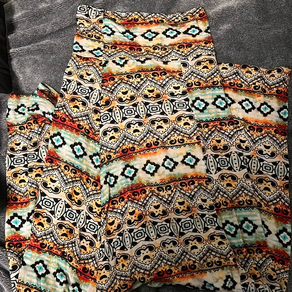 Long patterned skirt - Picture 1 of 3